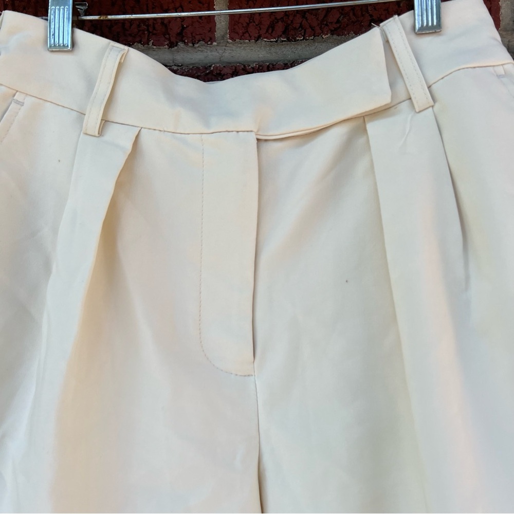 JustFab Cream High Waisted Wide Leg Dress Pants Trousers Shorts - Picture 2 of 3